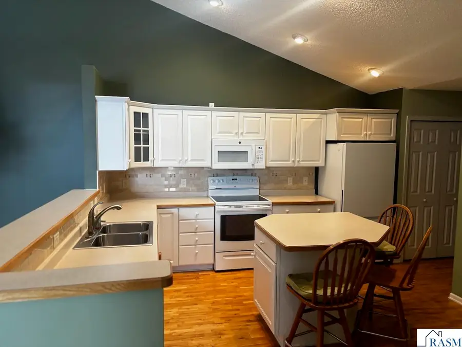 1202 Pine Pointe Curve, Saint Peter, MN 56082 - #3