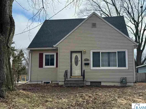 415 McKinley Avenue, North Mankato, MN 56003