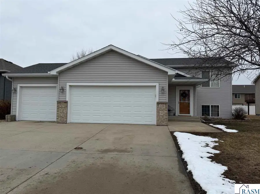 2240 Fairbanks Drive, North Mankato, MN 56003 - #2