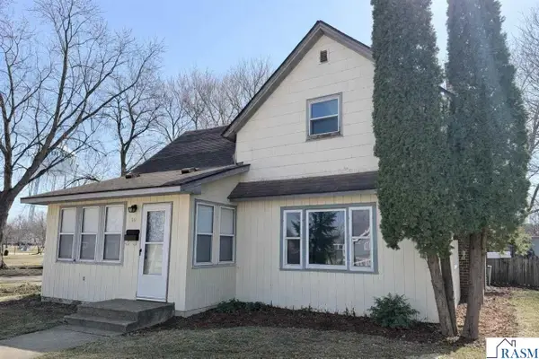 46 NE 2nd Street, Madelia, MN 56062