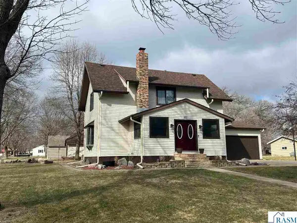 551 1st St, Gaylord, MN 55334