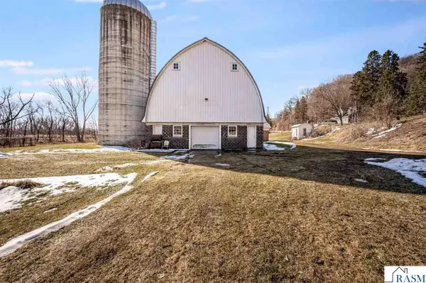 48050 Old River Bluff Road, St. Peter, MN 56082