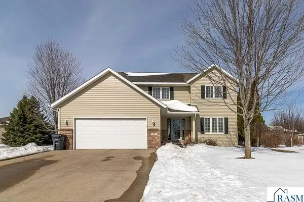 14 Eagle Ridge Court, North Mankato, MN 56003