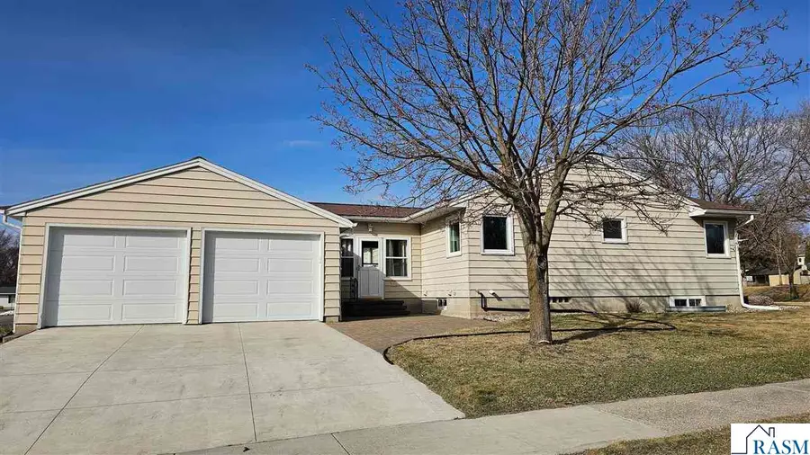 520 SW 3rd Avenue, Sleepy Eye, MN 56085 - #2