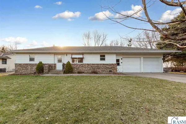 580 N Waterville Avenue, Le Center, MN 56057