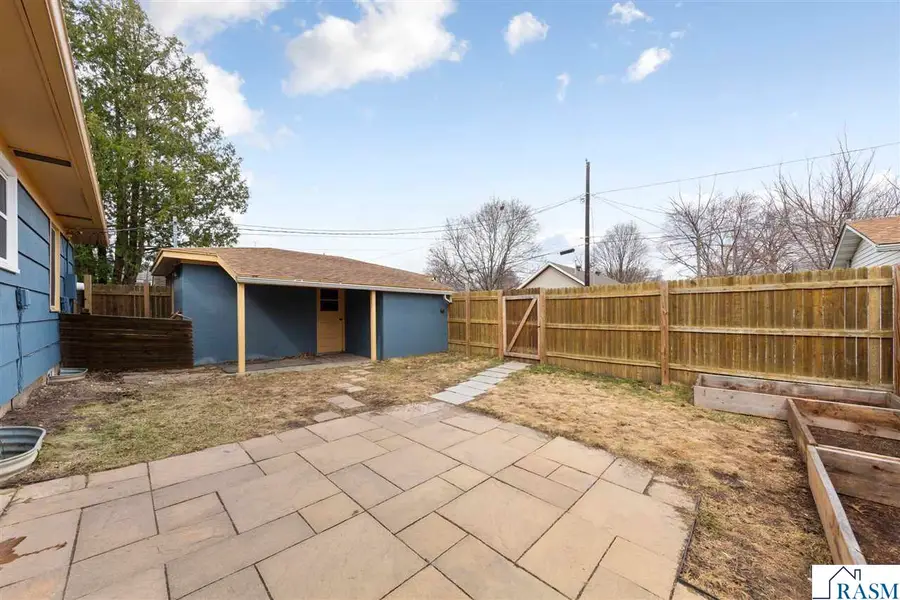 314 W 10th Street, Mankato, MN 56001 - #3