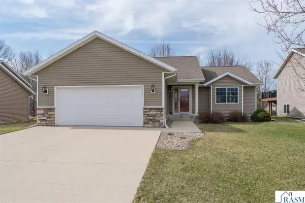200 Foxfire Drive, Mankato, MN 56001