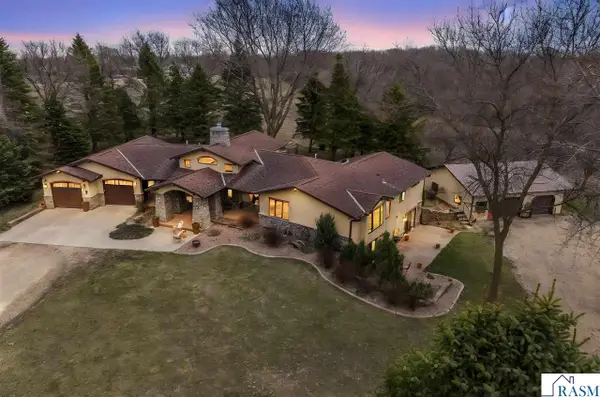 60639 211th Street, Eagle Lake, MN 56024