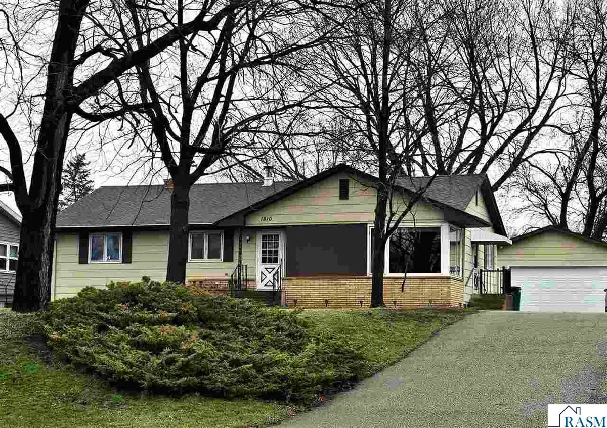 1810 N Garden Street, New Ulm, MN 56073 - #1