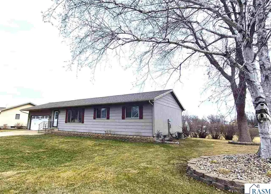 833 NE 6th Avenue, Sleepy Eye, MN 56085 - #2
