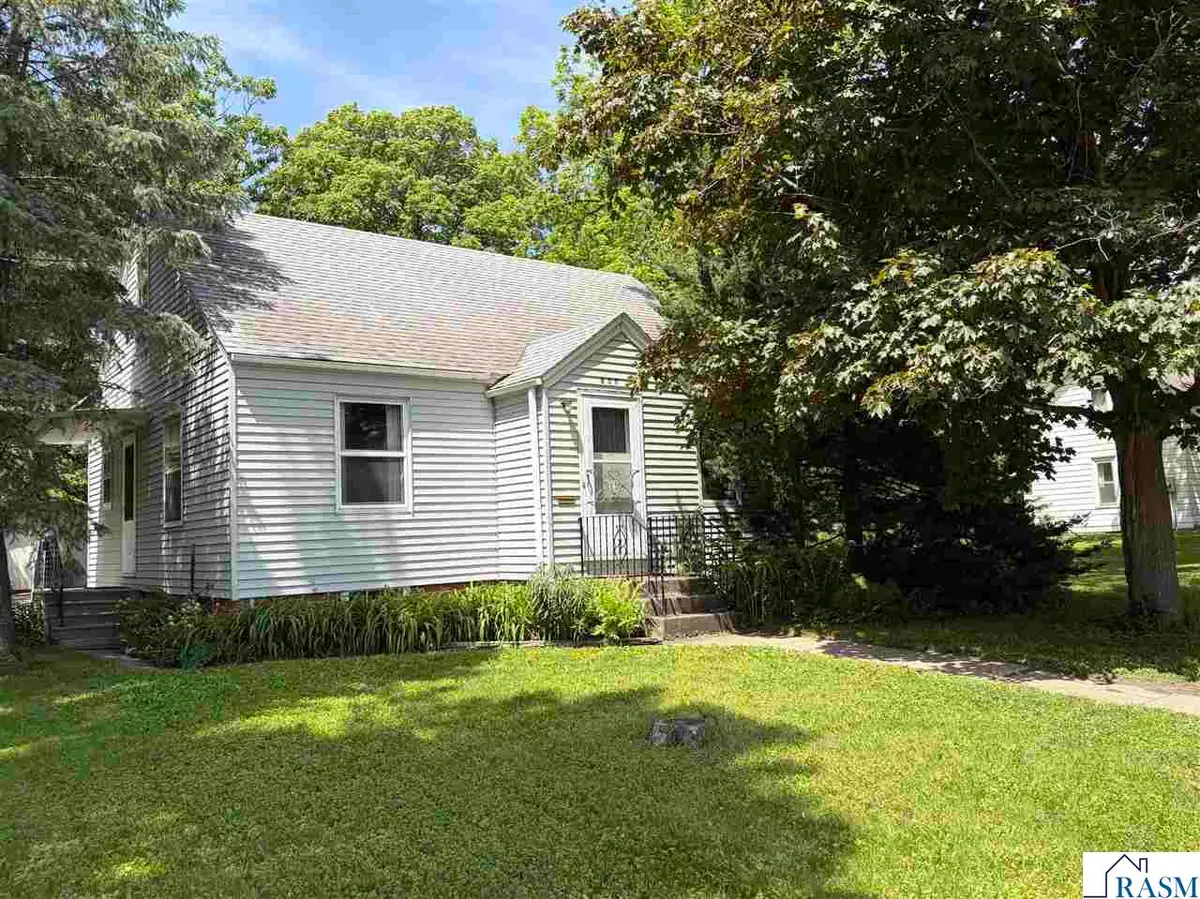 608 8th St. SE, Waseca, MN 56093 - #1