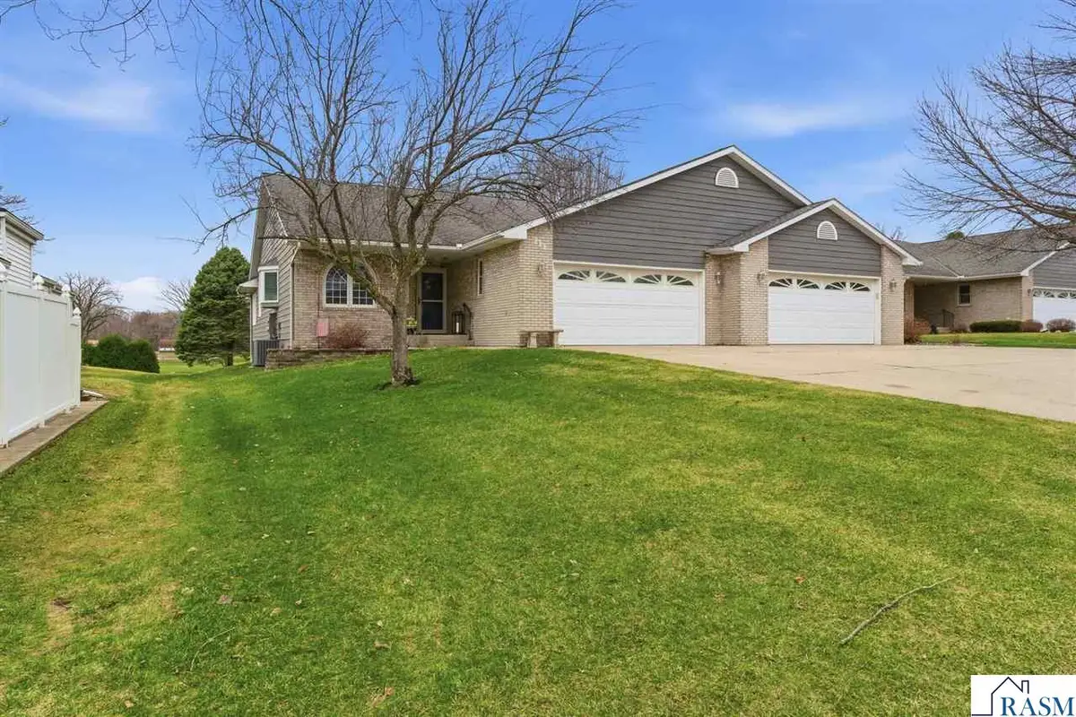 233 Gilbert Ave SW, Madelia, MN 56062 - #1