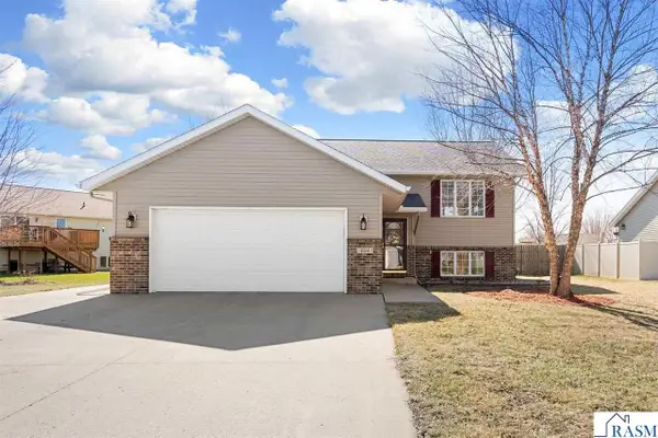 604 St Andrews Drive, Mankato, MN 56001