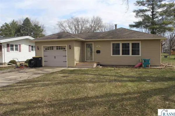 1109 S Moore Street, Blue Earth, MN 56013