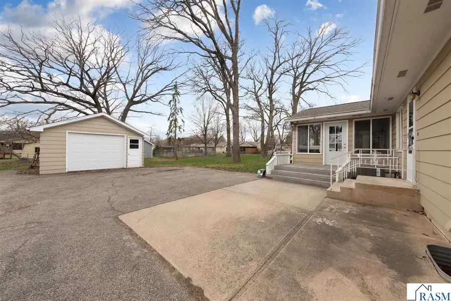 1016 Summit Avenue, New Ulm, MN 56073 - #2