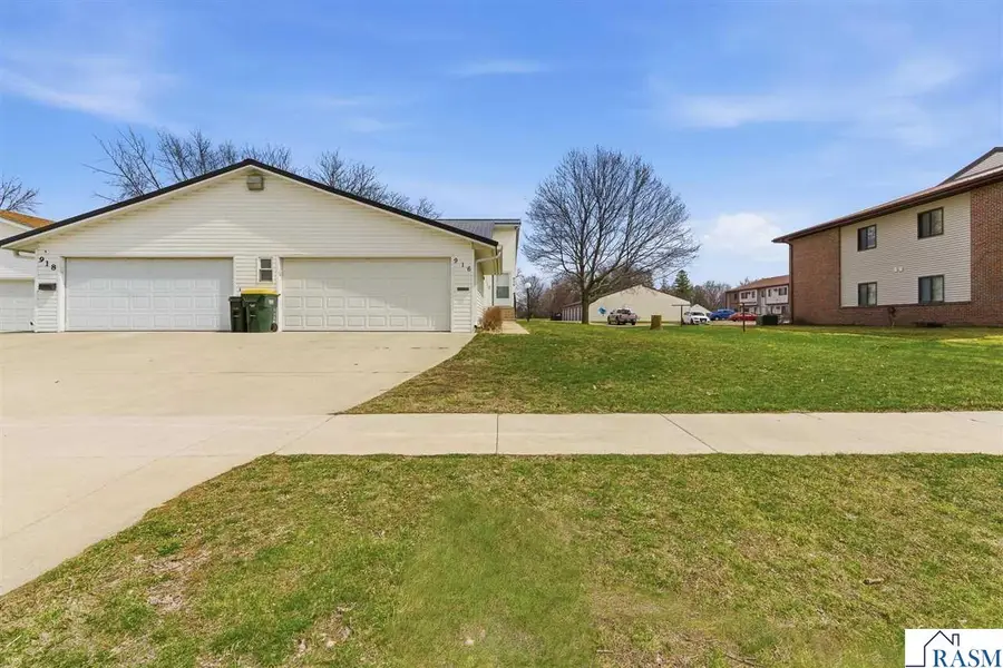 916 N Armstrong Blvd, Saint James, MN 56081 - #2