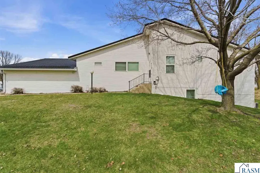 916 N Armstrong Blvd, Saint James, MN 56081 - #3