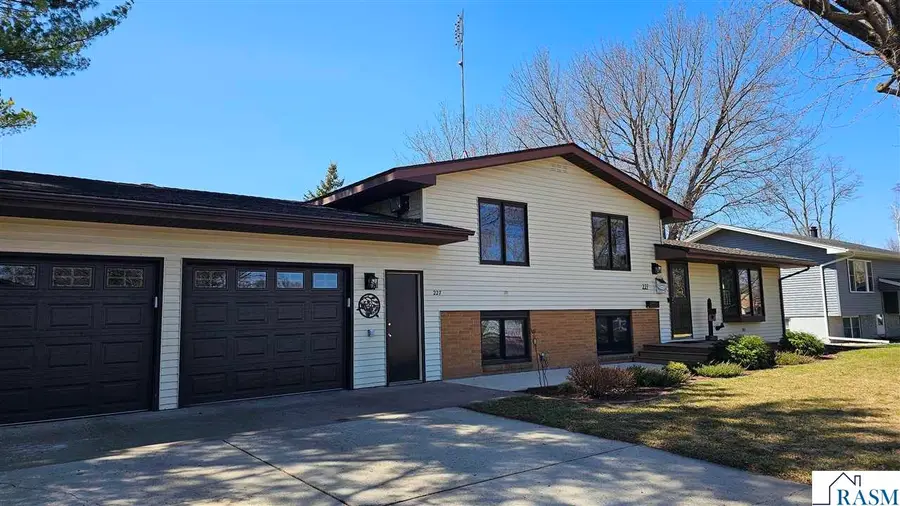 227 Hazelwood Avenue, New Ulm, MN 56073 - #2