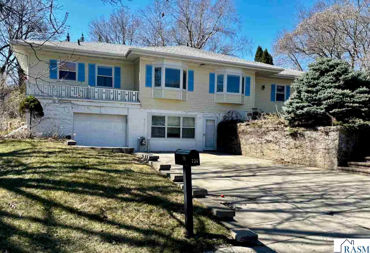 724 W Nassau Street, Saint Peter, MN 56082 - #1