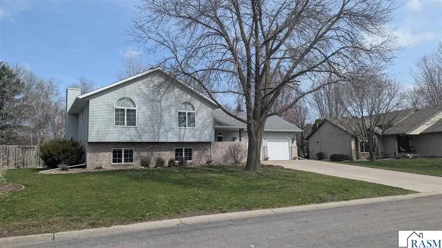 2234 Northridge Drive, North Mankato, MN 56003 - #2
