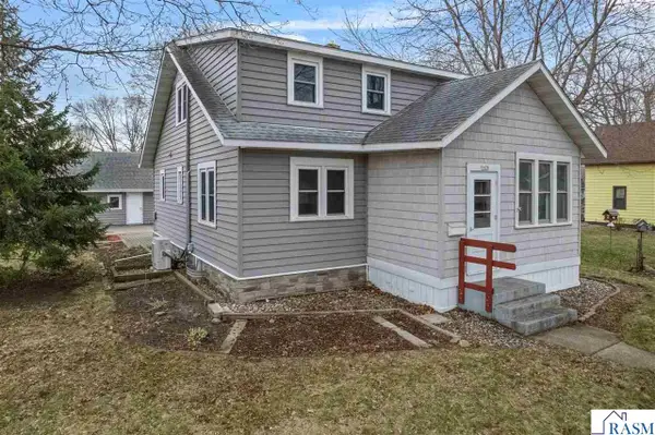 1628 Ford Ave N, Glencoe, MN 55336