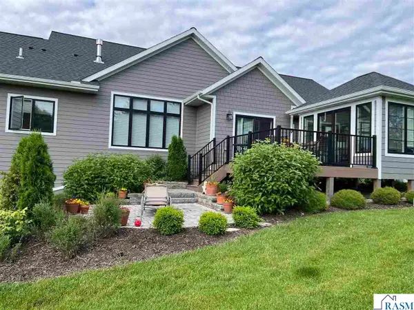 1513 Riverview Road, St. Peter, MN 56082