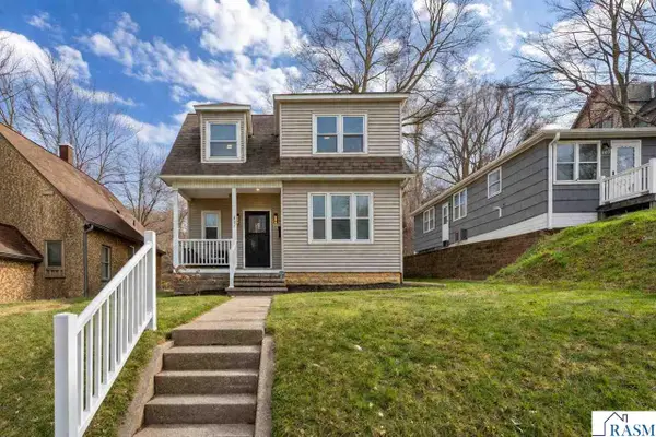 407 E Pleasant Street, Mankato, MN 56001