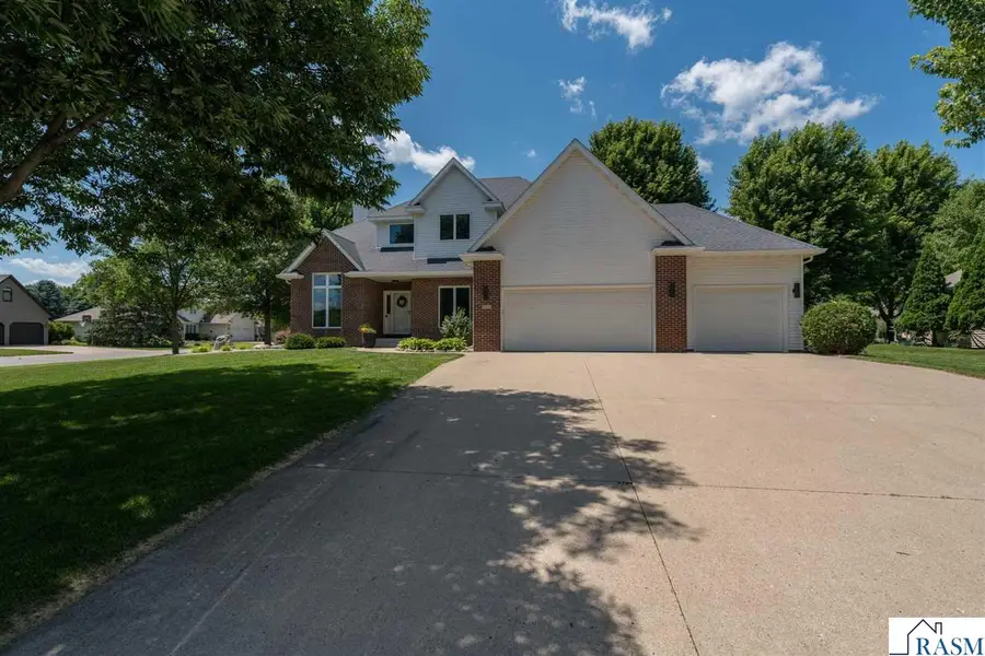 2021 Howard Drive, North Mankato, MN 56003 - #3