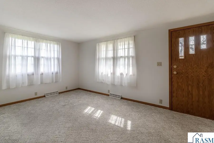 206 NE Drew Avenue, Madelia, MN 56062 - #2