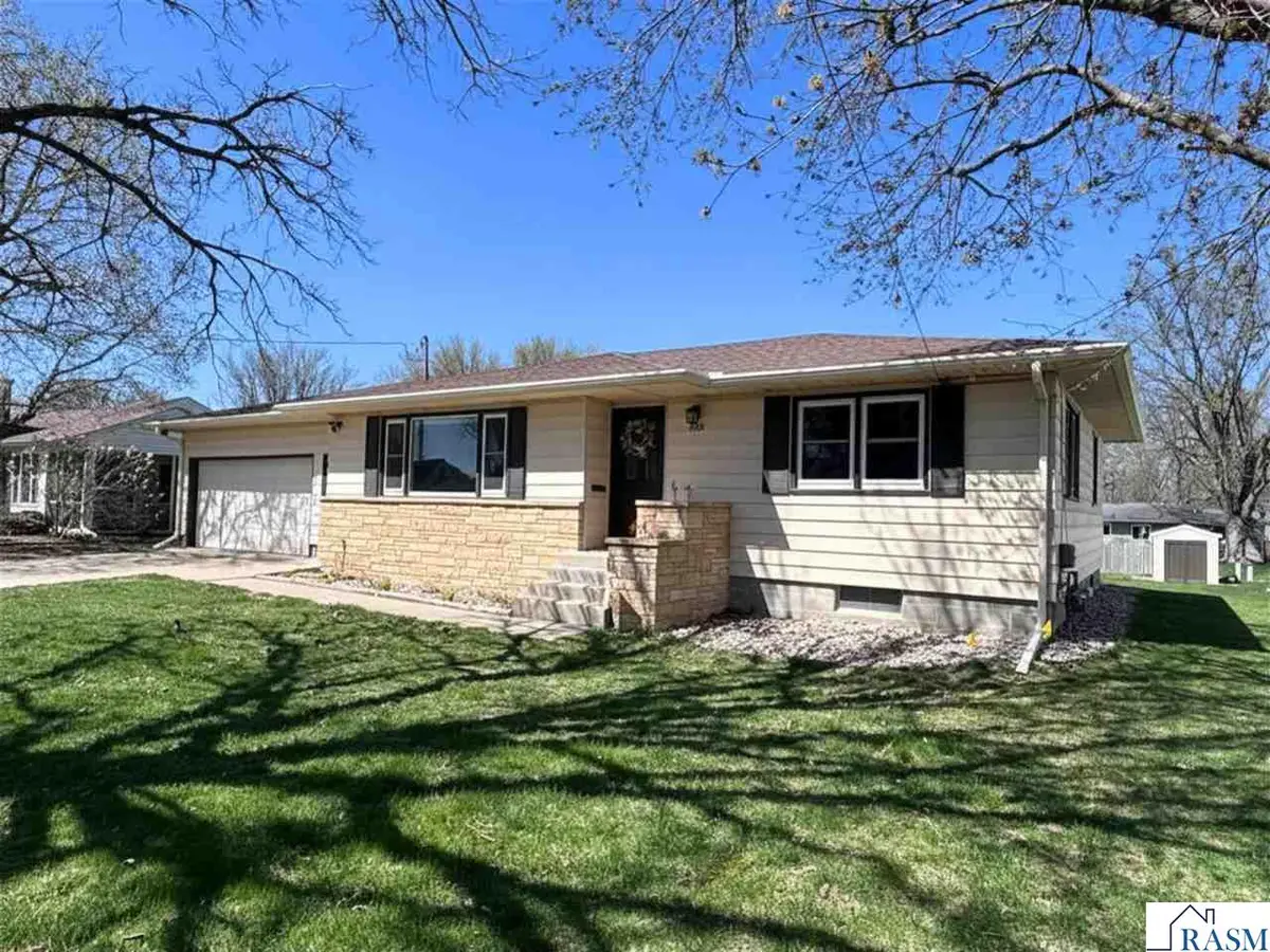 305 SE 9th Avenue, Waseca, MN 56093 - #1