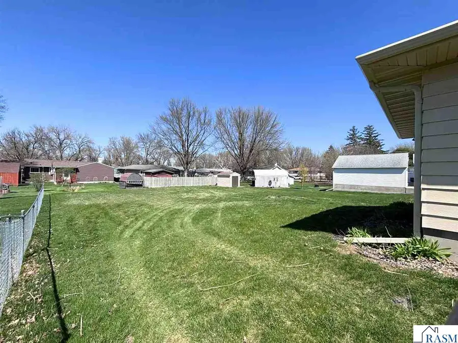 305 SE 9th Avenue, Waseca, MN 56093 - #3