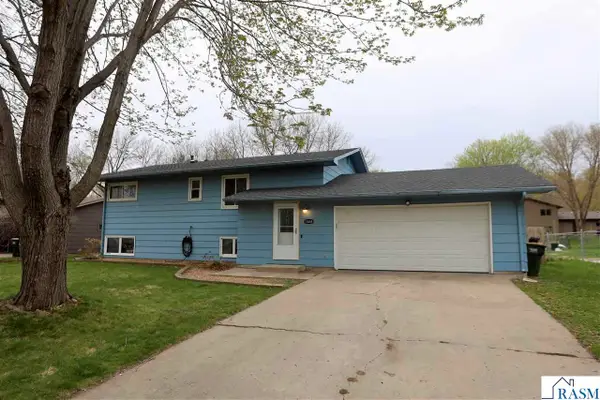 1468 Loren Street, St. Peter, MN 56082