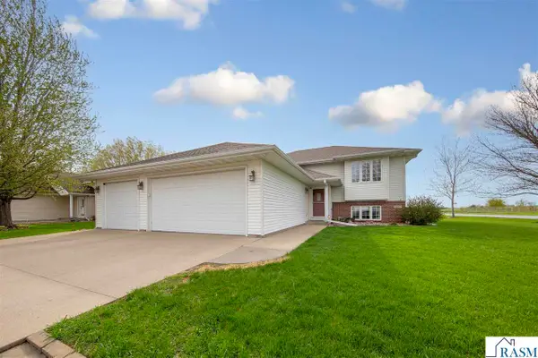 2101 Red Tail Lane, North Mankato, MN 56003