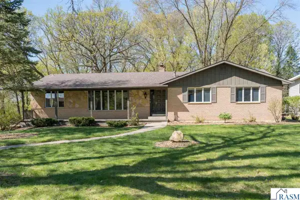 1605 Sherwood Drive, North Mankato, MN 56003