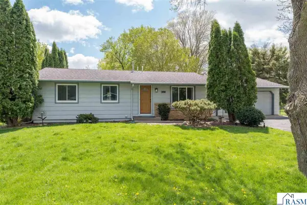 1925 Howard Drive, North Mankato, MN 56003