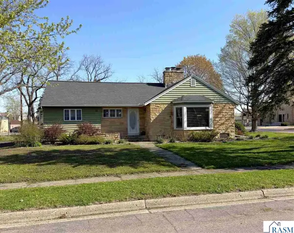 31 E Lake Avenue, Minnesota Lake, MN 56068