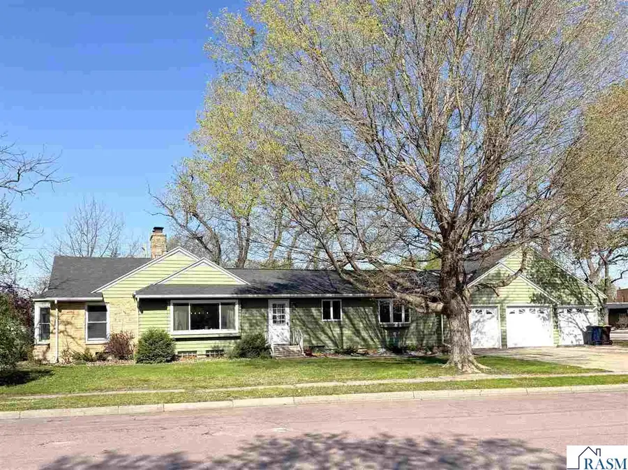 31 E Lake Avenue, Minnesota Lake, MN 56068 - #2