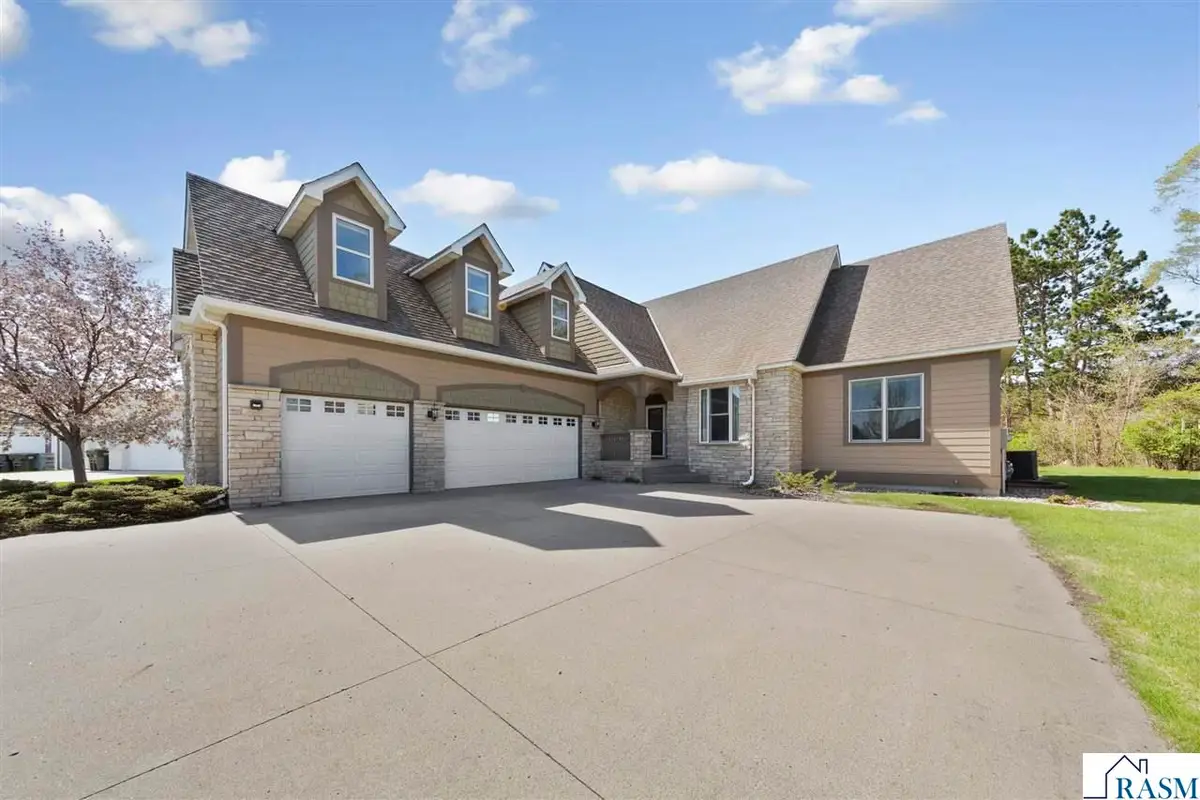 1804 Orchard Ridge, Saint Peter, MN 56082 - #1