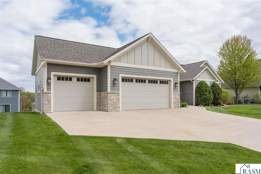 112 Hidden Oaks Circle, Mankato, MN 56001 - #3
