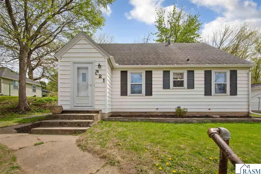 321 S 3rd Street, Le Sueur, MN 56058 - #2
