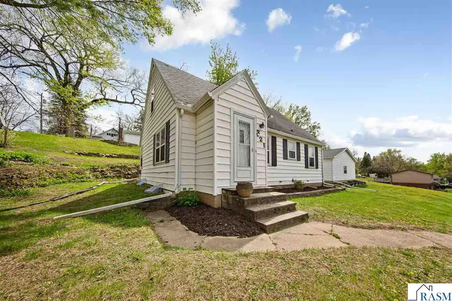 321 S 3rd Street, Le Sueur, MN 56058 - #3