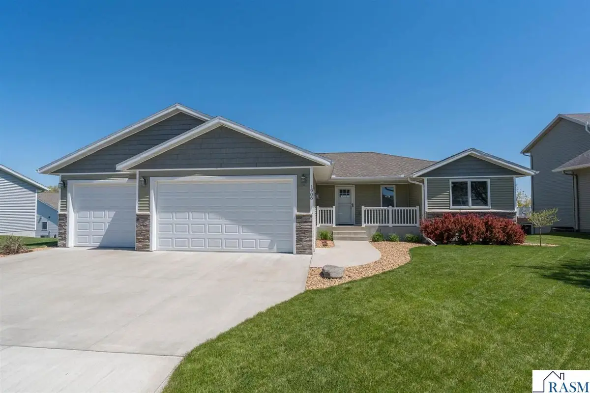 1906 Rock Ridge Lane, Saint Peter, MN 56082 - #1