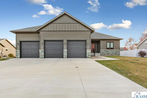 1929 Lexington Lane, North Mankato, MN 56003