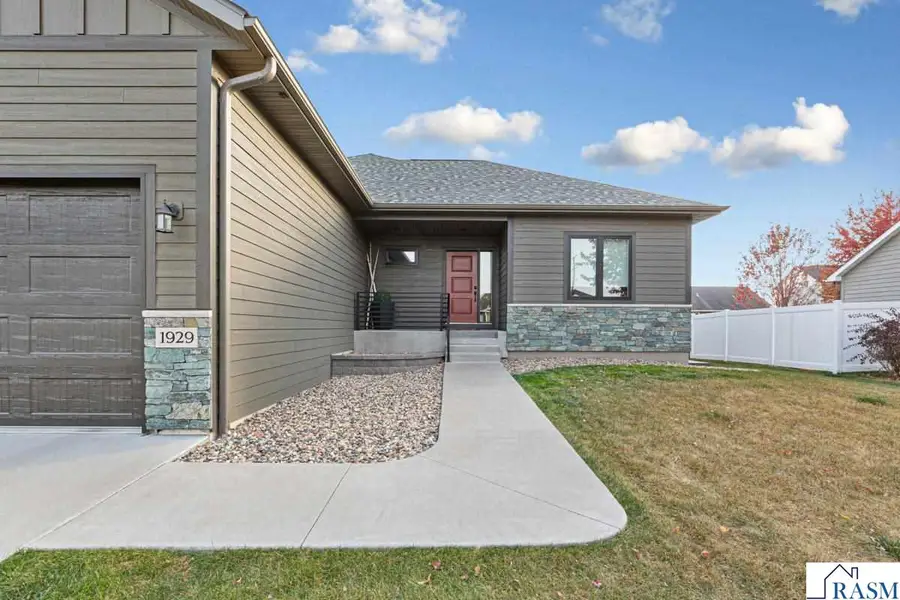 1929 Lexington Lane, North Mankato, MN 56003 - #2