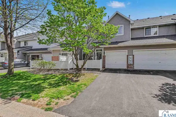 17900 Cobblestone Way, Eden Prairie, MN 55347