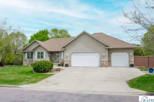 2346 Abbywood Lane, North Mankato, MN 56003