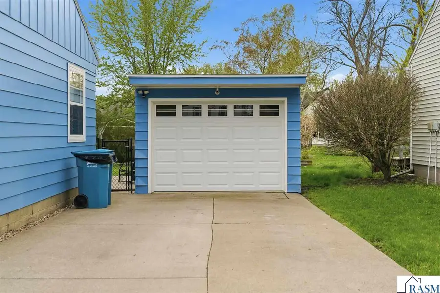 216 SE 7 Avenue, Waseca, MN 56093 - #2
