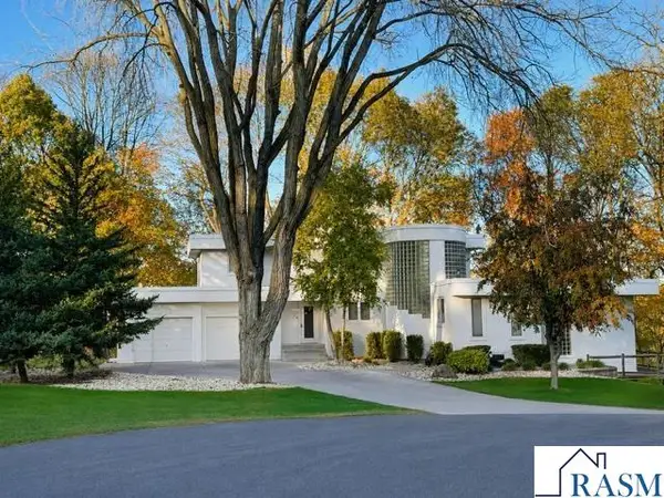 317 Meadow Woods Drive, Mankato, MN 56001