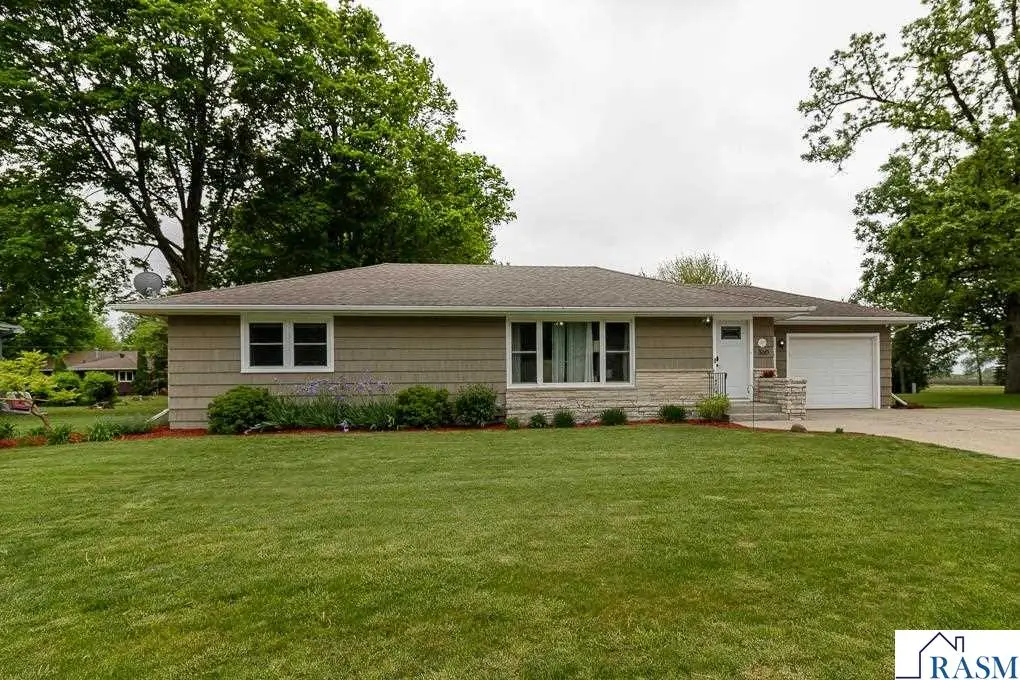 360 N Park Avenue, Le Center, MN 56057 - #1