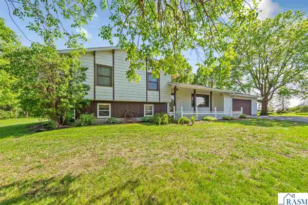 58357 Birch Bluff Lane, North Mankato, MN 56003